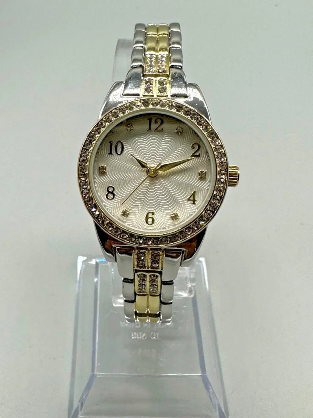 Two Tone Women Watch Silver Gold Crystal Bezel Scallop Print Dial New Battery